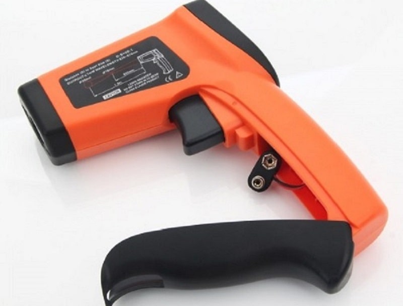 Súng đo nhiệt độ 1300 độ, 2 tia laser DT8013H có khả năng đo những nguồn nhiệt từ xa, không cần tiếp xúc trực tiếp lên đến 1300 độ C