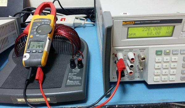 Khi hiệu chuẩn cuộn dây dòng điện cần được thiết kế để tản nhiệt càng nhiều càng tốt.