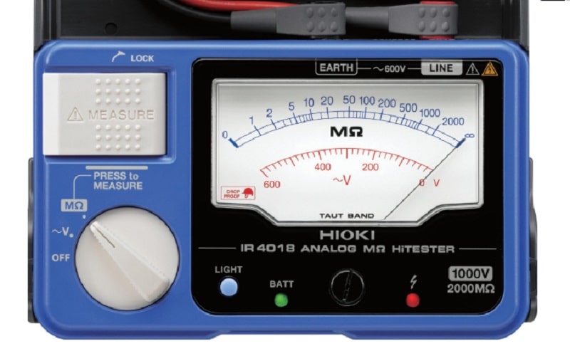 Đồng hồ đo Hioki IR4018-20 thực hiện đo điện áp kiểm tra đơn khoảng 1000 V Đồng hồ đo Hioki IR4018-20 thực hiện đo điện áp kiểm tra đơn khoảng 1000 V