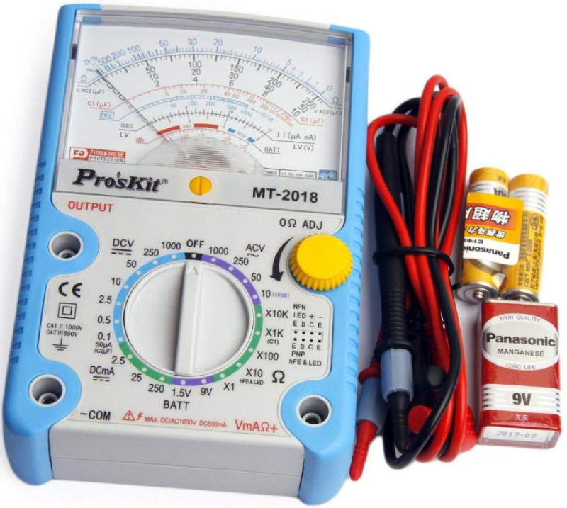 Đồng hồ đo kim Pro’skit MT-2018 là sự kết hợp của 2 màu nổi bật là xanh và trắng Đồng hồ đo kim Pro’skit MT-2018 là sự kết hợp của 2 màu nổi bật là xanh và trắng