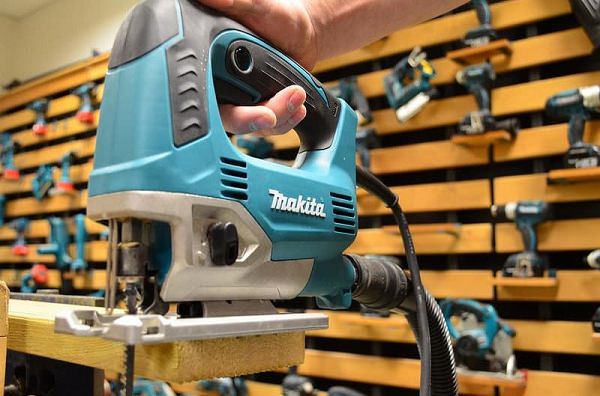 Máy cưa lọng Makita JV0600K 650W