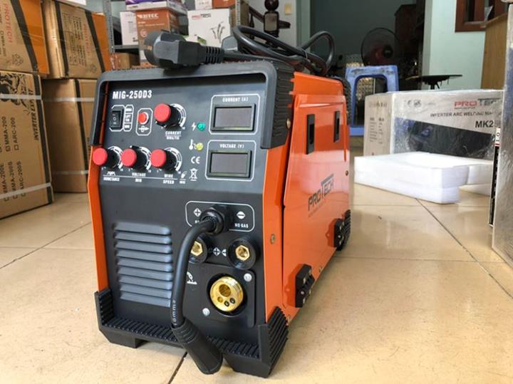hình ảnh chụp cận cảnh máy hàn protech mig 250 d3