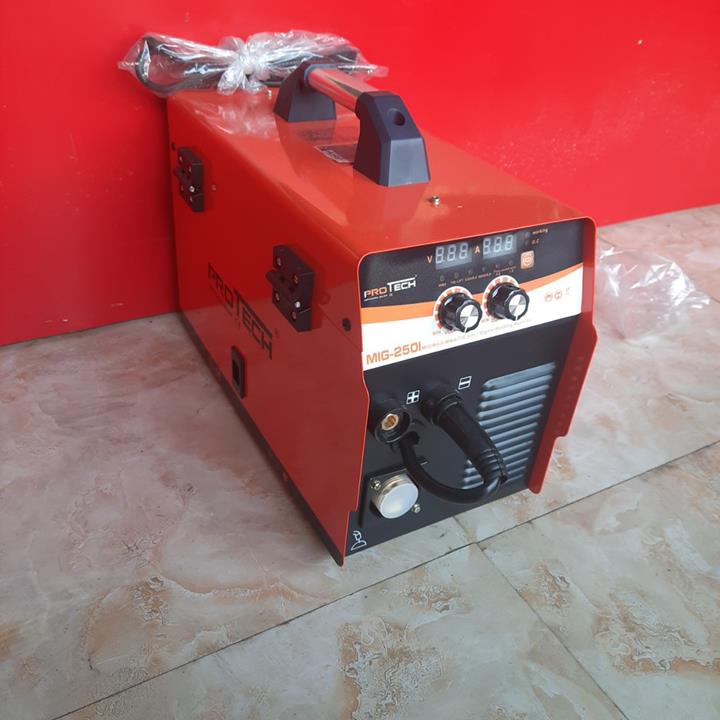 hình ảnh cận cảnh mặt trước máy hàn protech mig 250i hình ảnh cận cảnh mặt trước máy hàn protech mig 250i