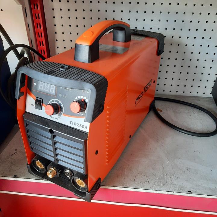 hình ảnh tổng thể từ mặt trước máy hàn protech tig 250a