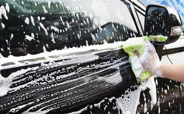 Dung dịch rửa xe ô tô tạo nhiều bọt giúp xe sạch hơn