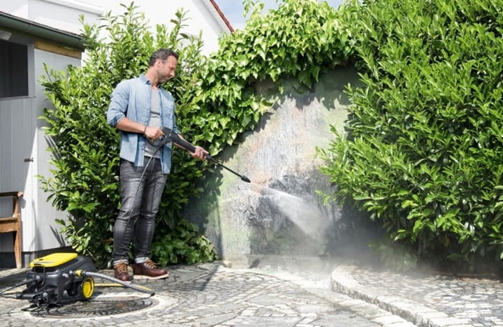 Máy phun xịt áp lực cao Karcher K 5 Compact có công suất lớn