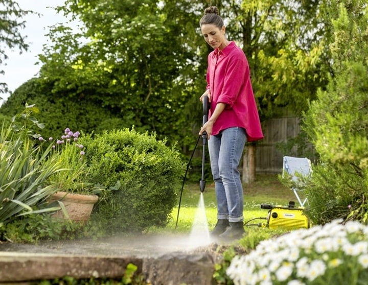 Máy phun xịt rửa Karcher K 3 Horizontal Plus*EU hoạt động với công suất mạnh