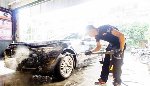 Máy rửa xe 3 pha đặc biệt phù hợp với công việc rửa xe ô tô