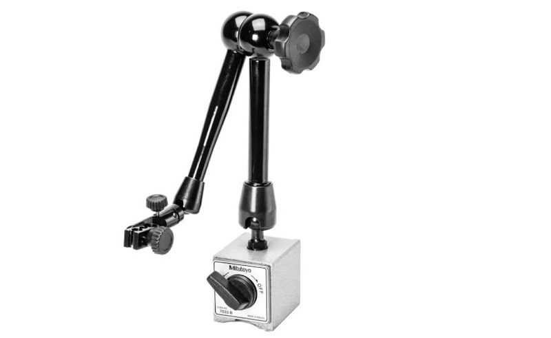 Đế từ vạn năng Mitutoyo 7033B có thể dùng cho nhiều loại đồng hồ so và kẹp được nhiều bề mặt sắt hoặc thép với lực từ mạnh mẽ Đế từ vạn năng Mitutoyo 7033B có thể dùng cho nhiều loại đồng hồ so và kẹp được nhiều bề mặt sắt hoặc thép với lực từ mạnh mẽ