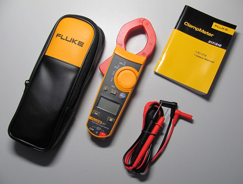 Fluke 317 có kiểu dáng nhỏ gọn, trọng lượng nhẹ