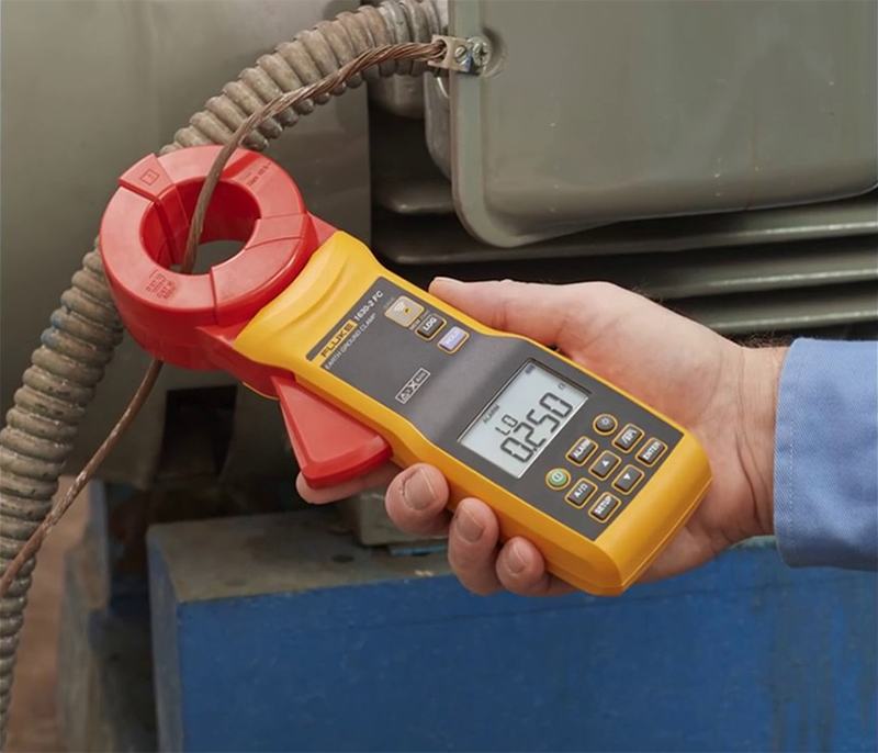Ampe kìm đo điện trở đất Fluke 1630 dễ sử dụng