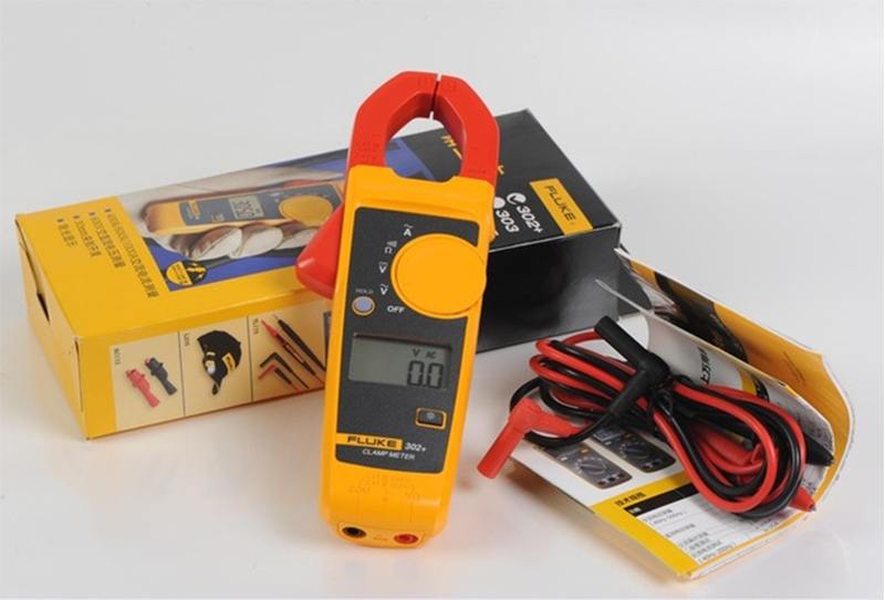Ampe kìm AC Fluke 303 được thiết kế với kích thước vừa tay và khả năng cách điện cao