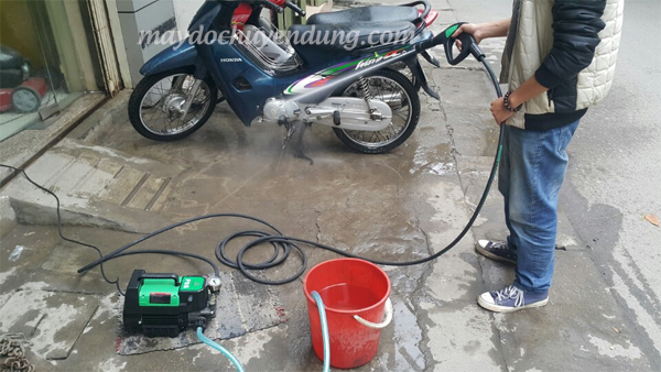 Kết nối nguồn nước cho máy rửa xe tự hút nước