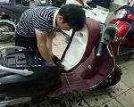 Cách kiểm tra bình ắc quy xe máy bị yếu hay hư hỏng đơn giản