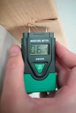 Máy đo độ ẩm gỗ - Công cụ không thể thiếu được của các thợ mộc