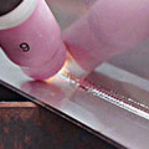 giá máy hàn lạnh inox