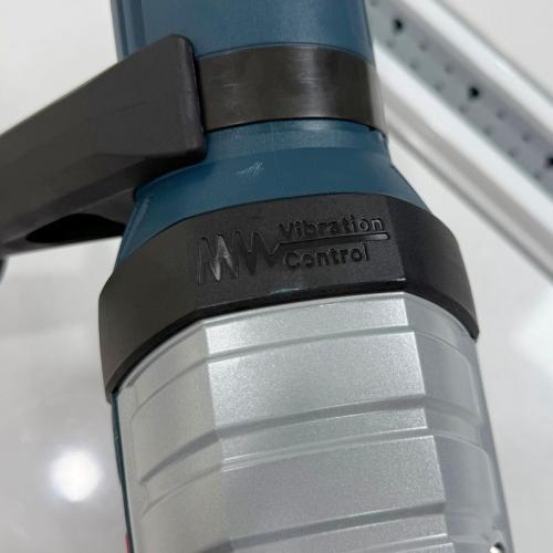 Máy khoan bê tông dùng Pin 18V Động cơ BITURBO mũi  SDS Max Bosch GBH 18V-45 C (SOLO)