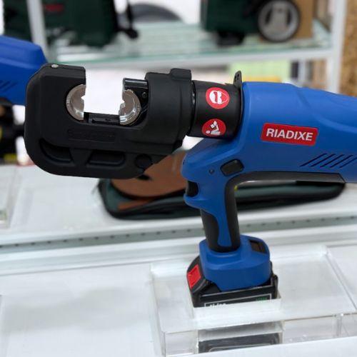 Máy ép cốt kiêm cắt cáp thủy lực dùng pin EZ-400/55