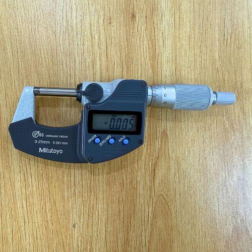 Panme đo ngoài điện tử dải đo 0-25mm Mitutoyo 293-240-30