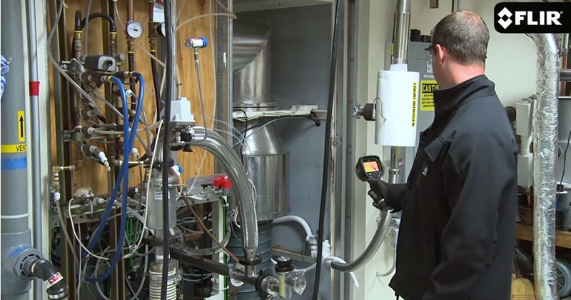 Camera nhiệt Flir E5 là công cụ cần thiết cho các thợ điện và kỹ thuật viên bảo trì, bảo dưỡng. Camera nhiệt Flir E5 sử dụng màn hình màu kích thước 320 × 240