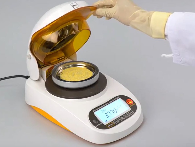 Cân sấy ẩm hồng ngoại cung cấp nguồn nhiệt từ đèn hồng ngoại Cân sấy ẩm hồng ngoại cung cấp nguồn nhiệt từ đèn hồng ngoại