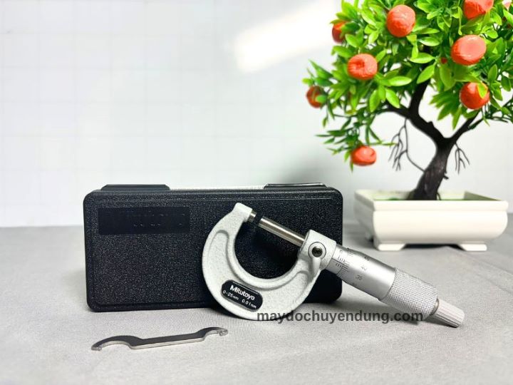 Panme 103-137 được chia vạch rõ ràng phần tay cầm