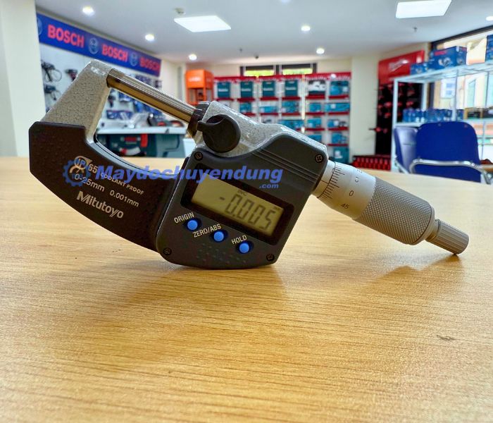 Panme Mitutoyo 293-240-30 được trang bị màn hình LCD sắc nét