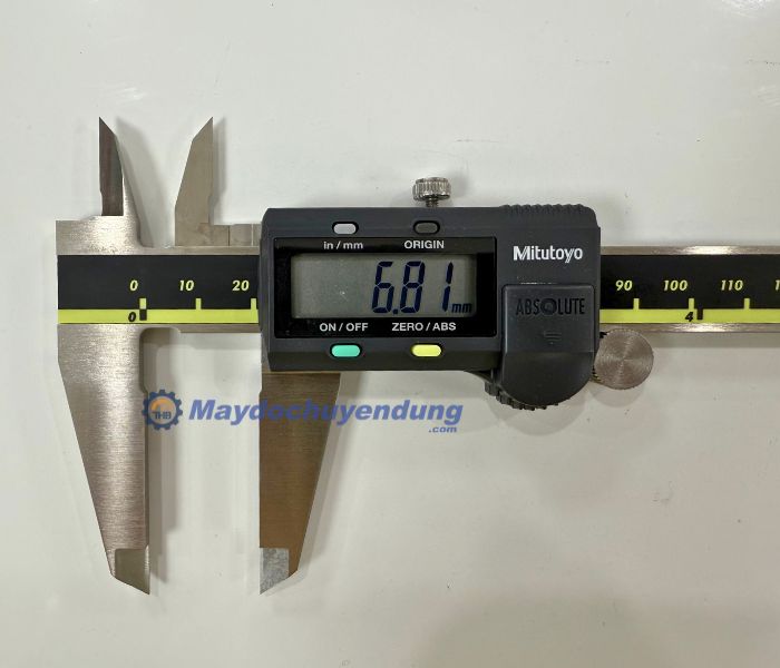 Hàm kẹp của thước Mitutoyo 500-197-30 được làm bằng hợp kim cứng