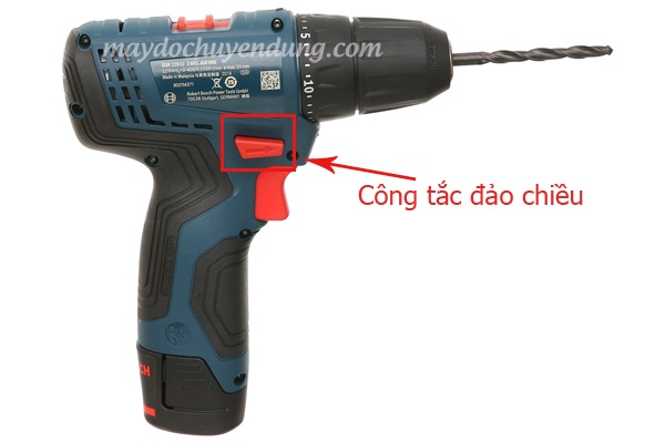 Sử dụng nút đảo chiều ở khoan pin