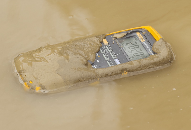 Đồng hồ vạn năng Fluke 27 II mang đến khả năng chống nước, chống bụi cao