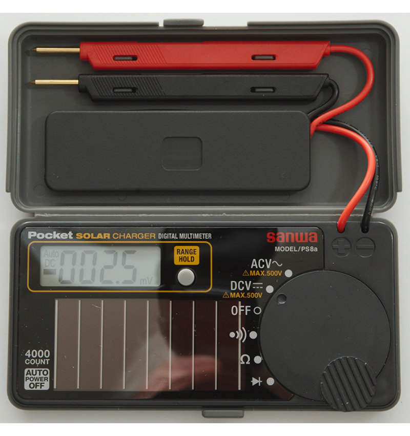 Đồng hồ đo vạn năng Sanwa PS8A sử dụng 2 nguồn pin là pin năng lượng mặt trời và pin bình thường Đồng hồ đo vạn năng Sanwa PS8A sử dụng 2 nguồn pin là pin năng lượng mặt trời và pin bình thường