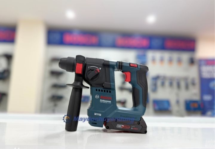 GBH 18V-18 có kích thước thon gọn để làm việc tại nhiều vị trí trên cao hay gầm thấp