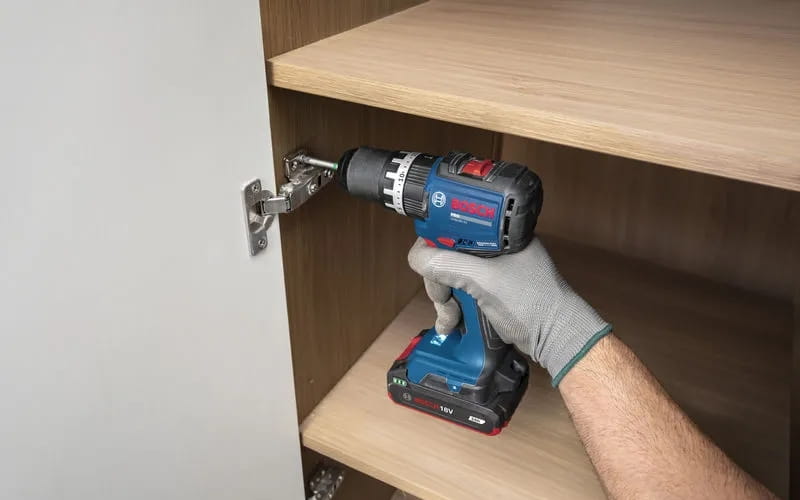 Máy khoan pin Bosch GSB 18V-52 nhỏ gọn, làm việc linh hoạt trong các góc hẹp 