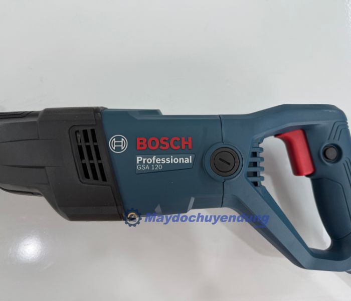 Bosch GSA 120 có phần tay cầm chịu lực và chống trơn trượt