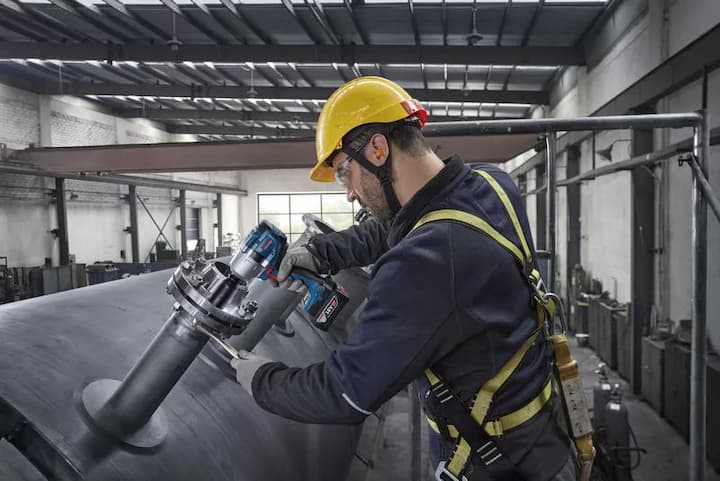 Máy siết bu lông Bosch GDS 18V-780 SOLO có thiết kế khá nhỏ gọn