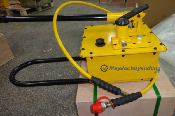 Mẫu máy bơm thủy lực 2 chiều hoạt động hoàn toàn bằng sức người 