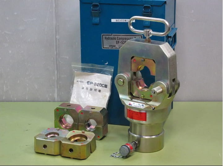 Lực ép IZUMI EP-520C đạt tới 294 kN