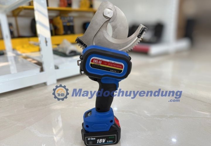 Hình ảnh thực tế máy cắt cáp dùng pin EMS-60