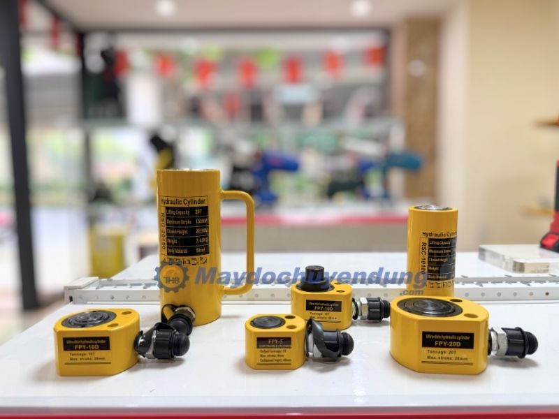 Kích thủy lực giú nâng hạ vật nặng tới hàng trăm tấn