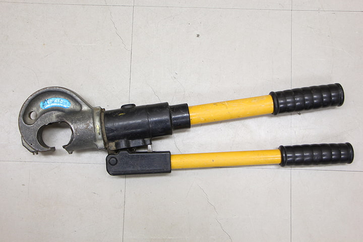 Kìm bấm cos thủy lực IZUMI EP-410 có thiết kế thông minh