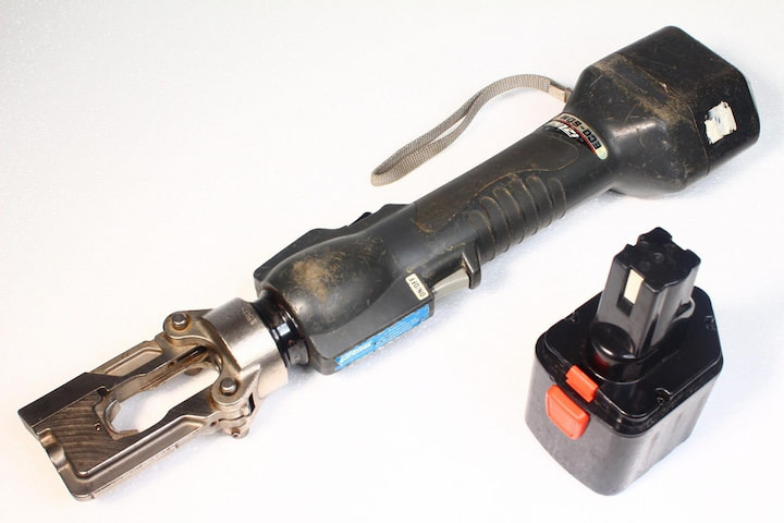 IZUMI ECO-50M sở hữu lực ép thủy lực 52kN