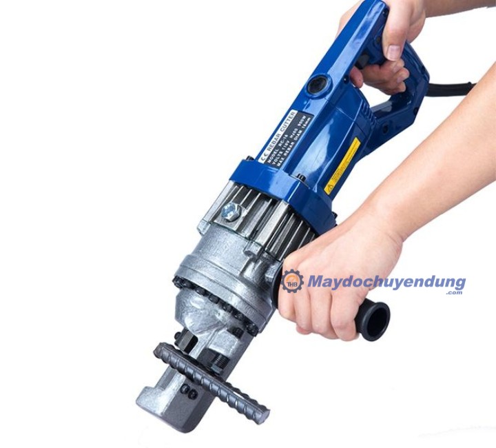 RC-16 nhỏ gọn, cầm nắm và thao tác dễ dàng, thoải mái 