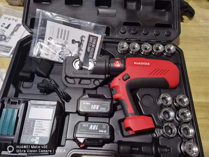 Đầy đủ phụ kiện đi kèm khi mua máy ép cos thủy lực EBS-400
