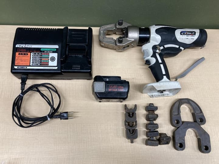 Máy ép cos thủy lực IZUMI REC-LI250M được thiết kế gọn nhẹ