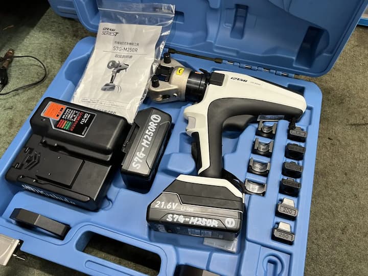 Máy ép cos thủy lực IZUMI S7G-M250R dùng pin 21.6V tiện lợi