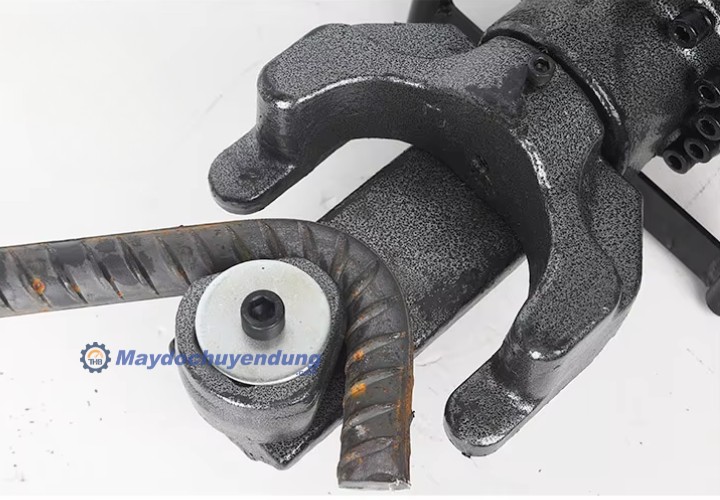 Đầu uốn của RB-22 cho phép uốn sắt 4-22mm một cách nhanh chóng