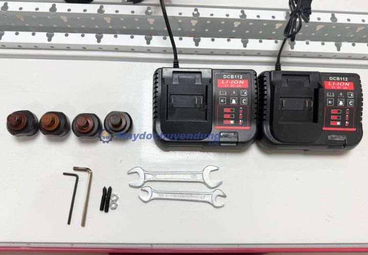 Phụ kiện đi kèm máy đột pin MHP-20L