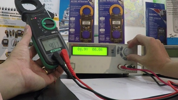 Ampe kìm Kyoritsu 2117R đo dòng điện xoay chiều ở ba phạm vi 60A/600A và 1000A 