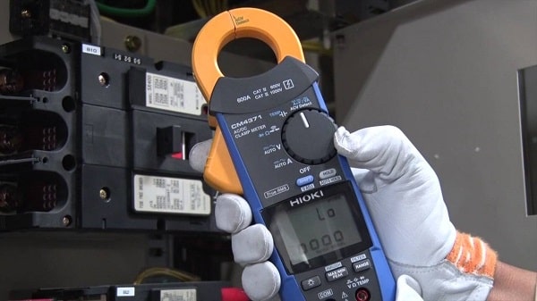 Ampe kìm Hioki CM4371 đảm bảo độ chính xác cao khi đo dòng khởi động