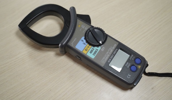 Ampe kìm Kyoritsu 2002PA đáp ứng tiêu chuẩn an toàn điện 